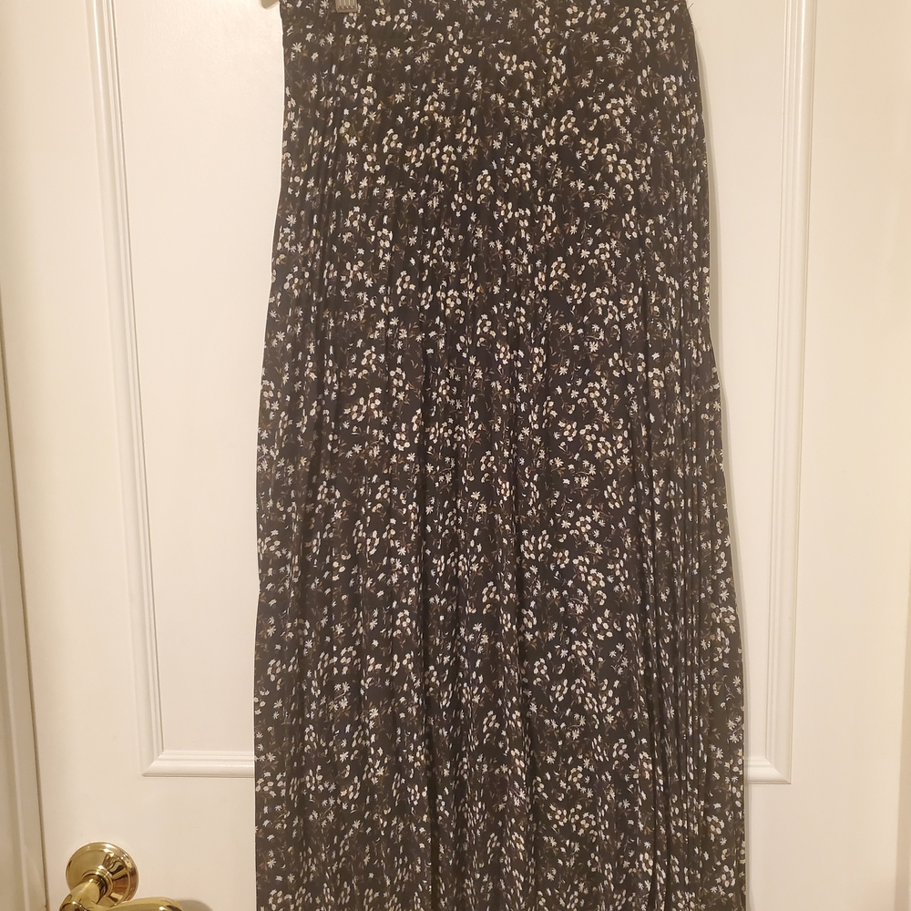 Max Studio Black and White Floral Maxi Skirt